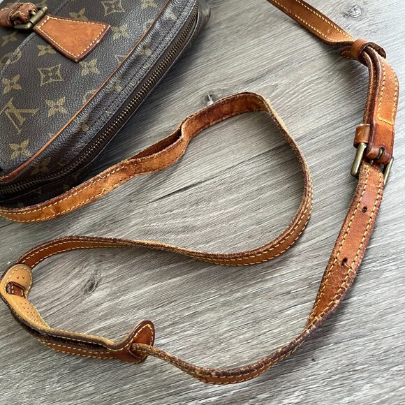 Authentic Louis Vuitton Jeune Fille Monogram Cross Body Bag - Picture 4 of 12